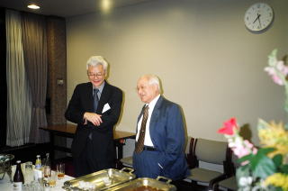 PRESIDENT YAMAKAWA (R) , Vice PRESIDENT TSUTANI (L)